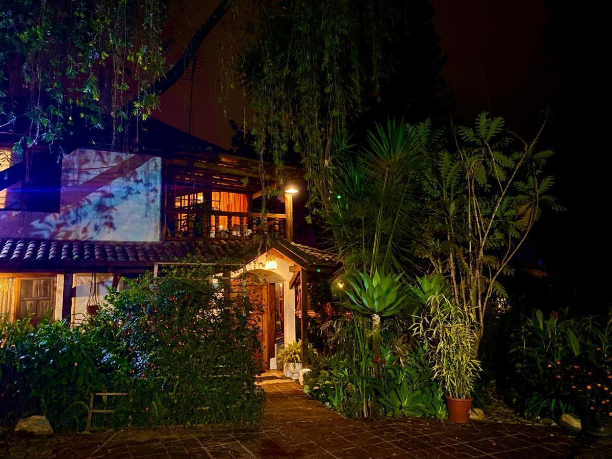 Bed and Breakfast Casa Magnolia Cumbayá Exterior foto