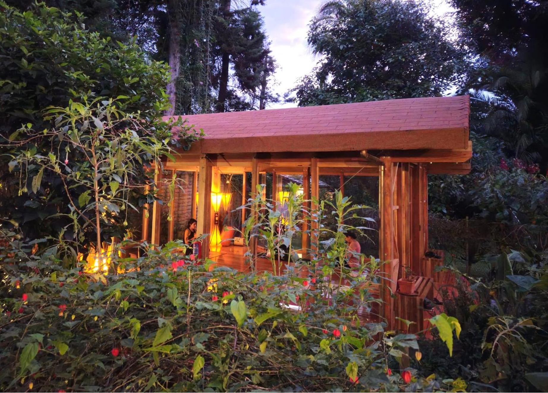 Bed and Breakfast Casa Magnolia Cumbayá Exterior foto